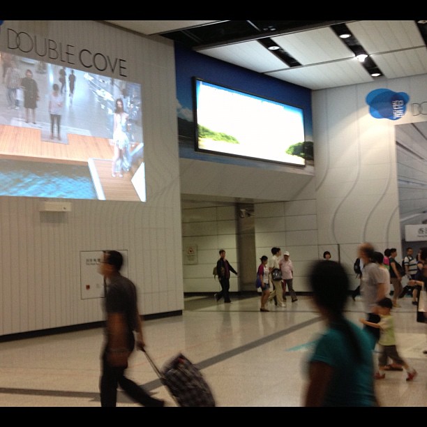 Double Cove, a real estate development in HK is using virtual reality advertisement