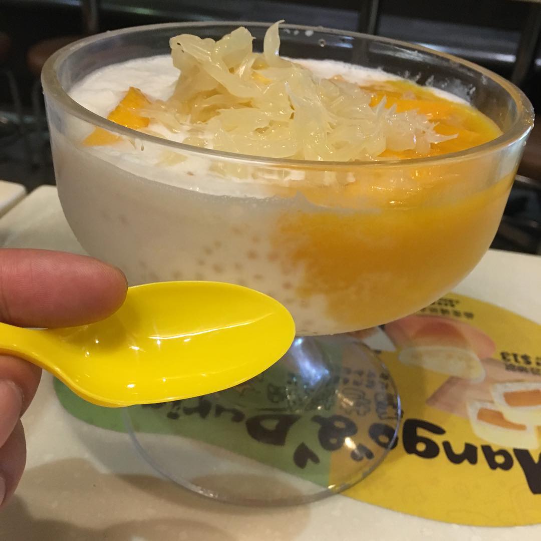 Now that's what I call a LARGE bowl of mango with sago